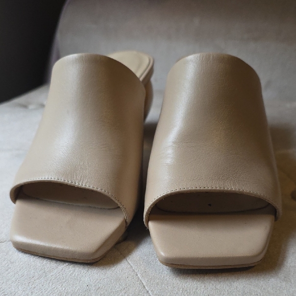 Elegant Beige Women's Mules - Picture 4 of 11